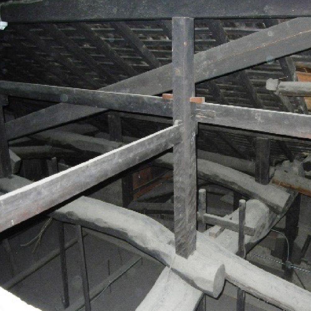 出来る範囲にあっては、直接目視による調査を行い、採寸や形状を確認します。